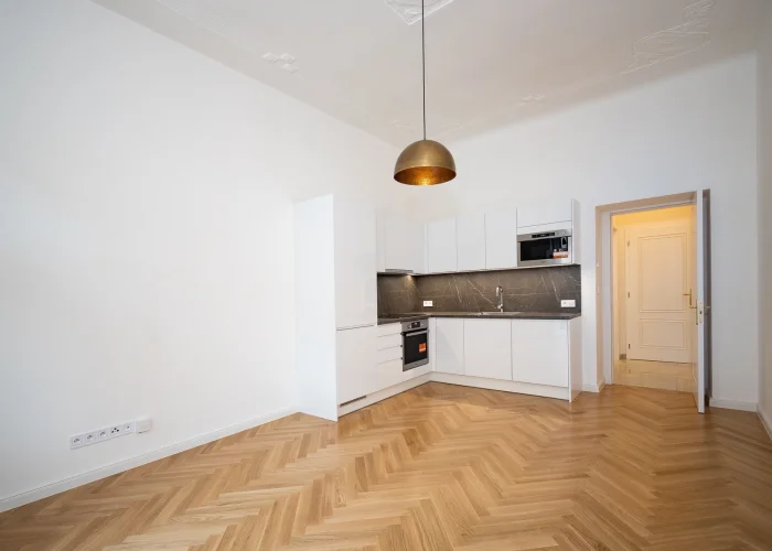 Pronájem bytu 1+kk s balkónkem, ulice Ovenecká 315/32, Praha - Holešovice