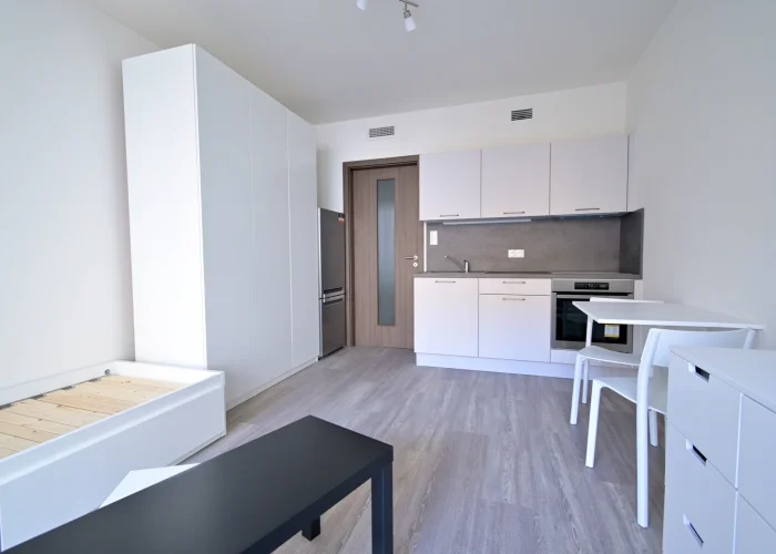 Pronájem bytu 1+kk o výměře 33 m² s lodžií v lokalitě Praha - Košíře