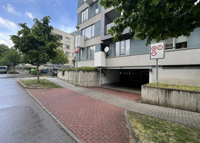 Pronájem garáže, 15 m² - Praha - Prosek