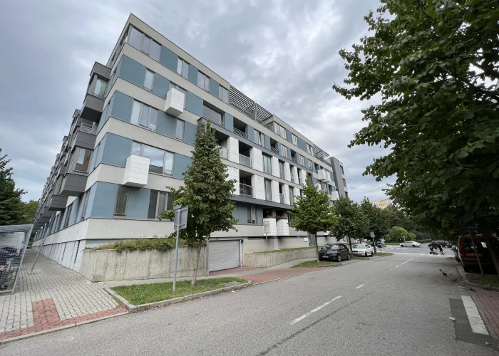 Pronájem garáže, 15 m² - Praha - Prosek