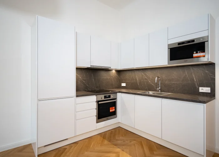 Pronájem bytu 1+kk s balkónkem, ulice Ovenecká 315/32, Praha - Holešovice