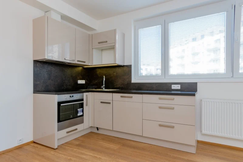 Pronájem bytu 2+kk/B/G, nezařízený, 55m², Praha 9 - Střížkov