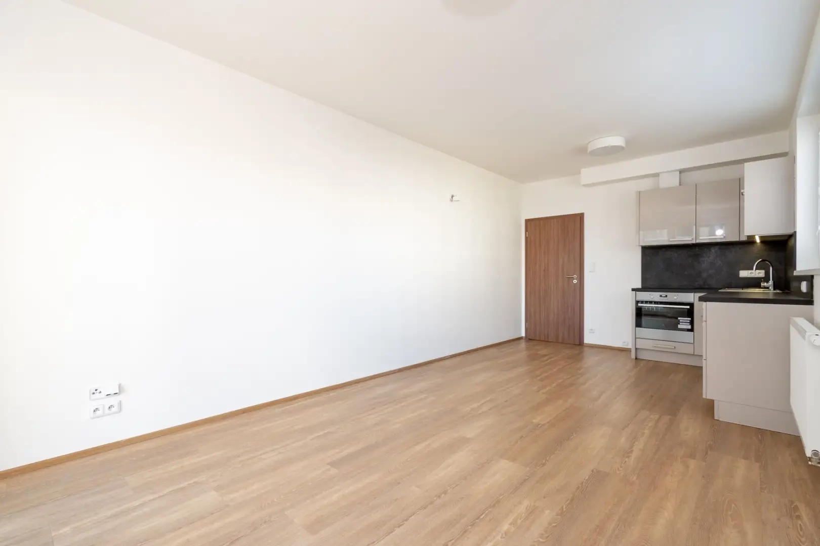 Pronájem bytu 2+kk/B/G, nezařízený, 55m², Praha 9 - Střížkov