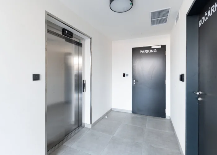 Pronájem garážového stání 13 m², Praha - Prosek
