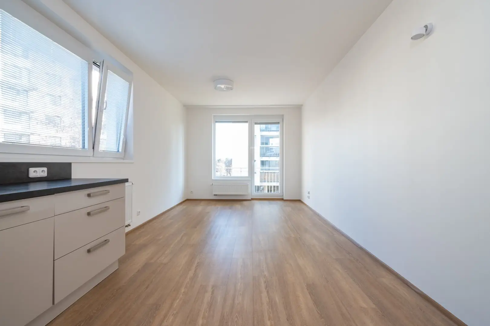 Pronájem bytu 2+kk/B/G, nezařízený, 55m², Praha 9 - Střížkov