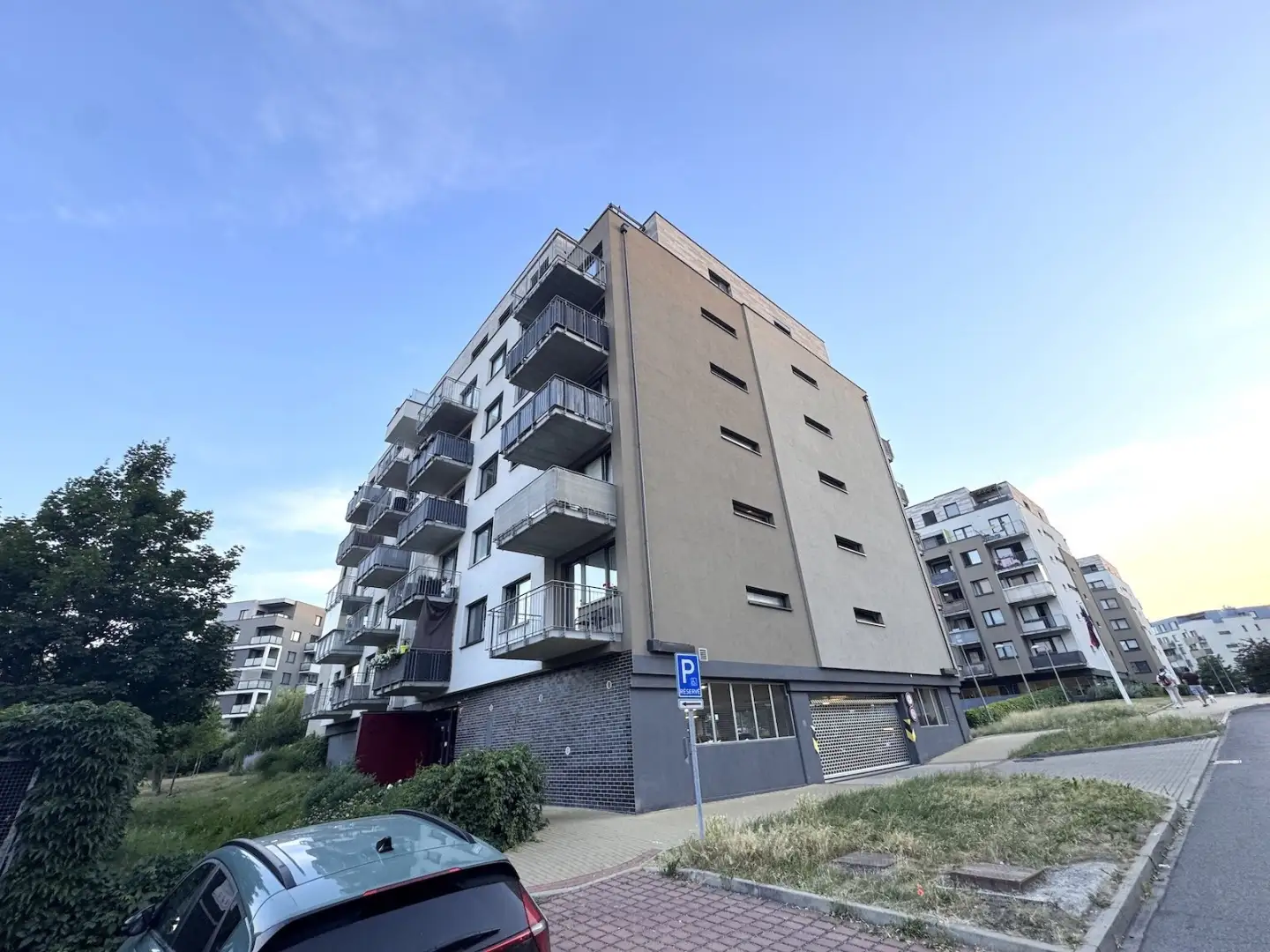 Pronájem bytu 2+kk/B, novostavba, nezařízený, Praha 9 - Střížkov