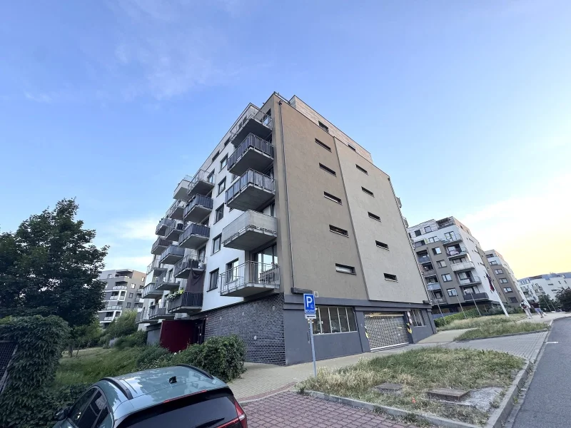 Pronájem bytu 2+kk/B, novostavba, nezařízený, Praha 9 - Střížkov