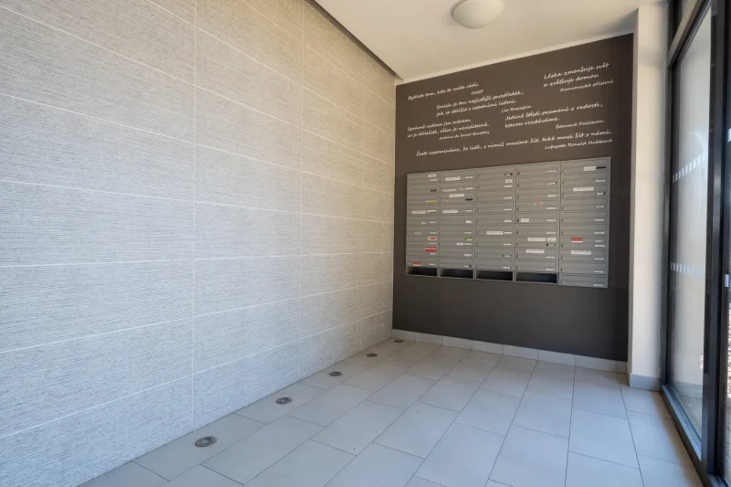 Pronájem bytu 2+kk/B/G, nezařízený, 55m², Praha 9 - Střížkov