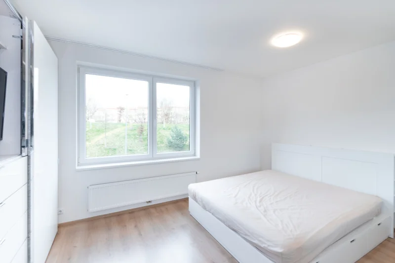 Pronájem bytU 3+kk, 81 m² - Praha - Černý Most