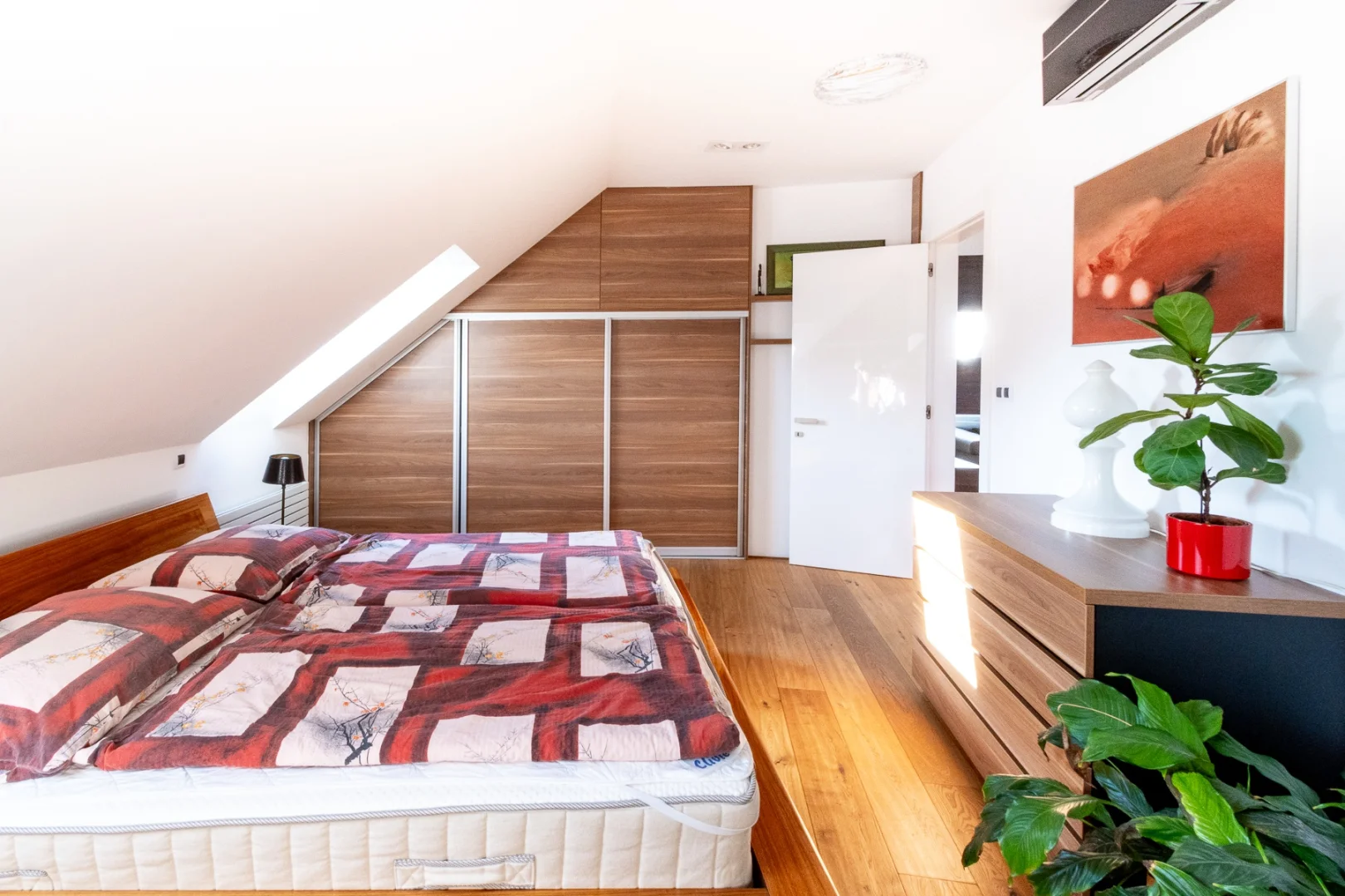 Pronájem krásného bytu s terasou a výhledem na Žižkovskou věž - 3+kk, 95 m² - Praha - Žižkov