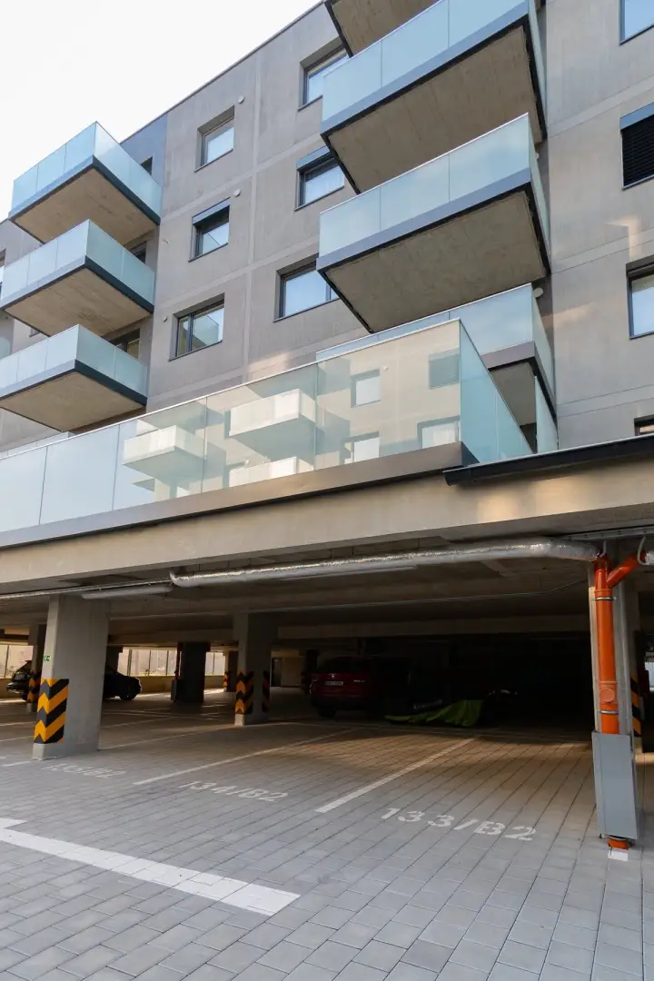 Pronájem garážového stání 13 m², Praha - Prosek