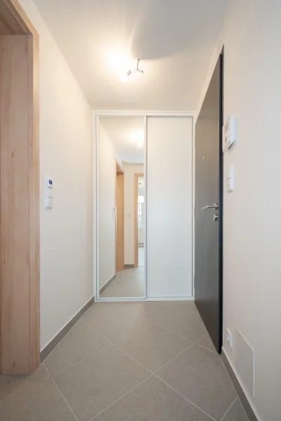Pronájem bytu 2+kk, 48 m², nezařízený,  Praha - Holešovice