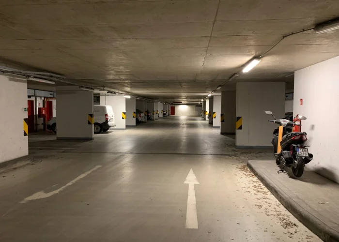 Pronájem garážového stání - Praha - Vysočany - Kabešova