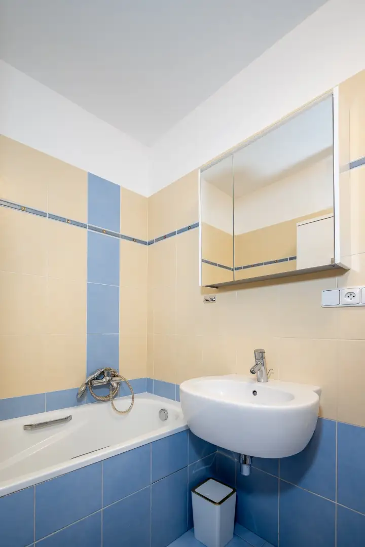 Pronájem bytu 3+kk/B, po rekonstrukci, zařízený, Praha - Letňany