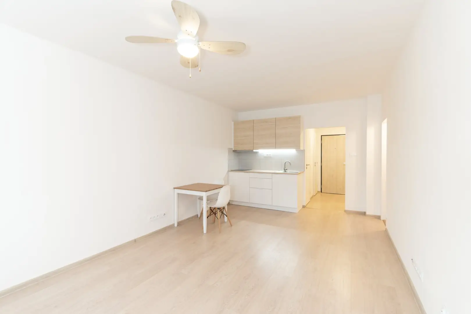 Pronájem bytu 1+kk 29 m², Praha - Hodkovičky