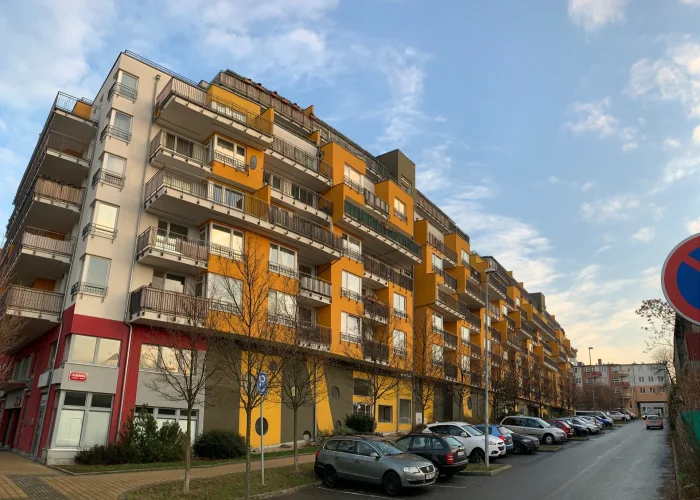 Pronájem podzemního garážového stání Praha Vysočany