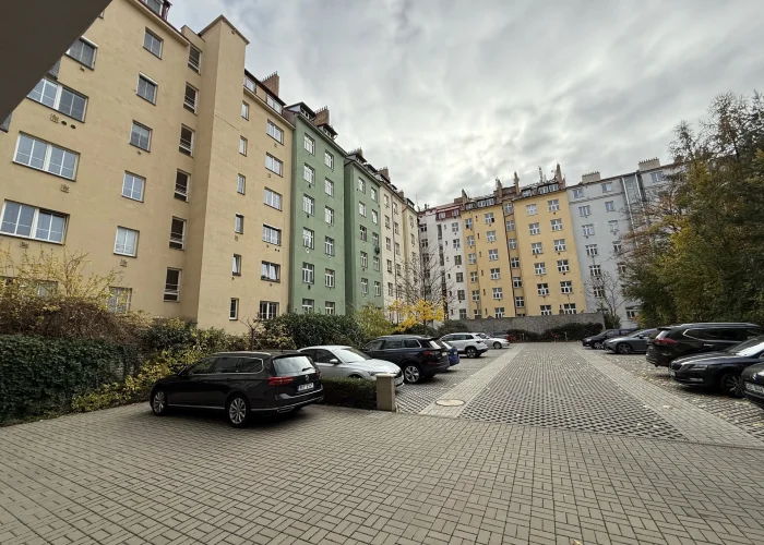 Pronájem parkovacího stání 13 m², Praha - Žižkov