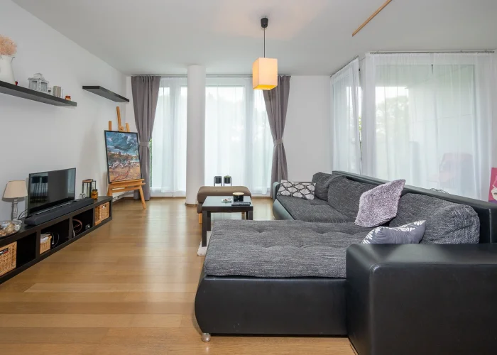 Pronájem zařízeného bytu 2+kk,  60m² s balkonem, Praha - Prosek