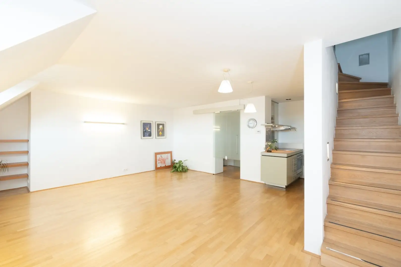 Pronájem mezonetového bytu 2+kk, 103m², zařízený, Pod Vilami, Praha 4 - Nusle