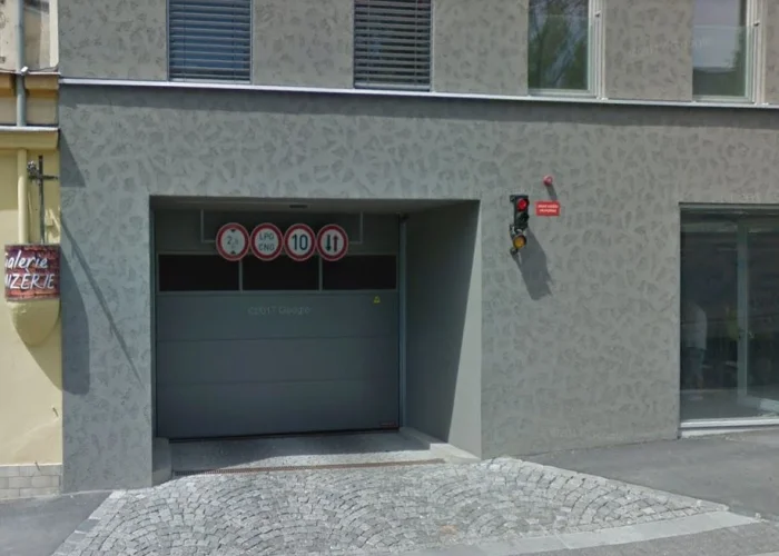 Pronájem garážového stání 12 m²  Praha Žižkov