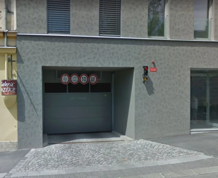 Pronájem garážového stání 12 m²  Praha Žižkov