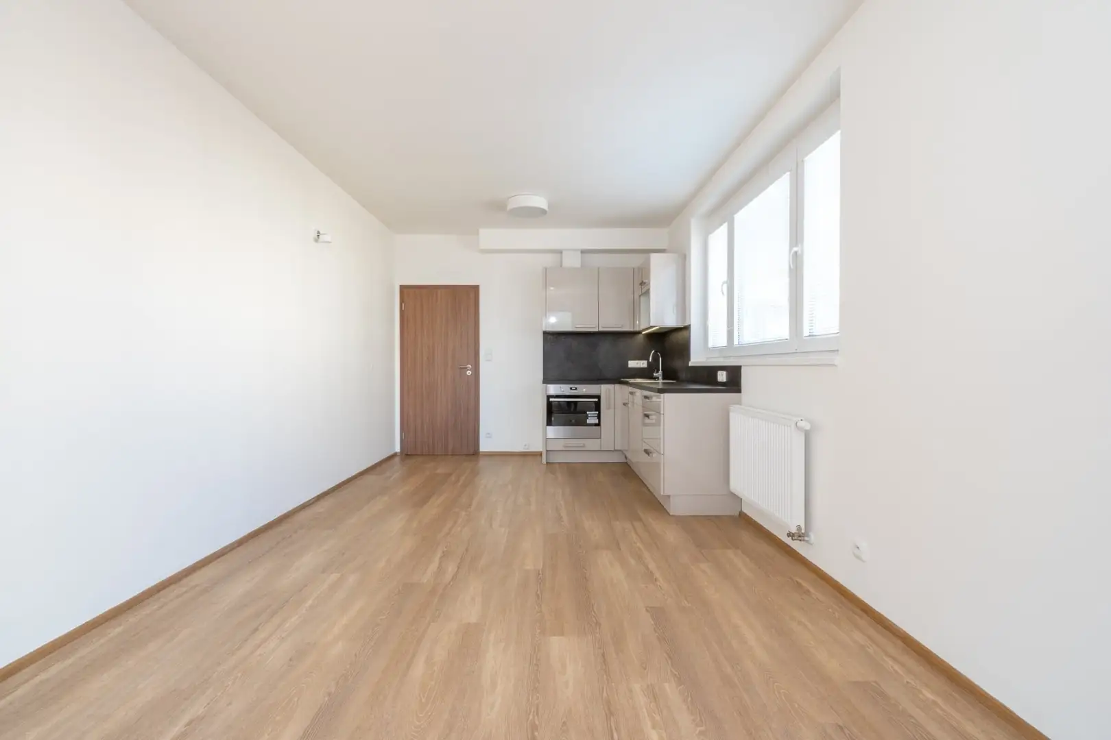 Pronájem bytu 2+kk/B/G, nezařízený, 55m², Praha 9 - Střížkov