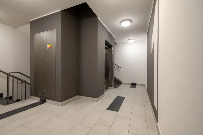 Pronájem bytu 2+kk/B/G, nezařízený, 55m², Praha 9 - Střížkov