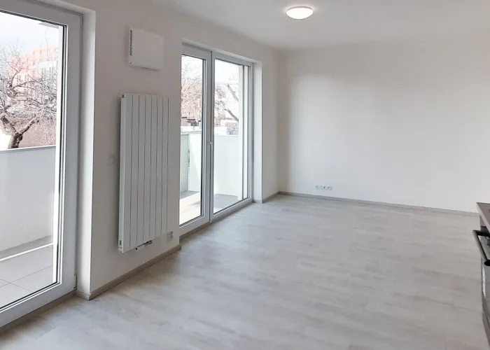 Pronájem bytu 1+kk, 33m2 s balkonem
