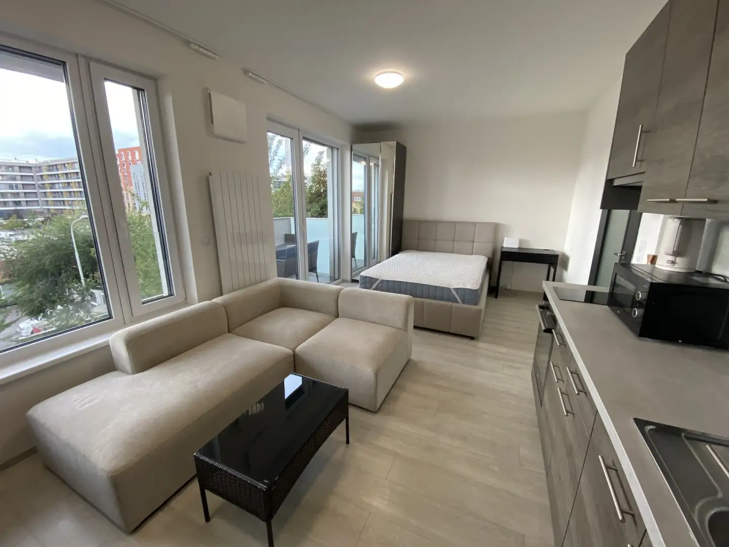 Pronájem bytu 1+kk/B, 33 m2, zařízený/nezařízený, Praha 7 - Holešovice