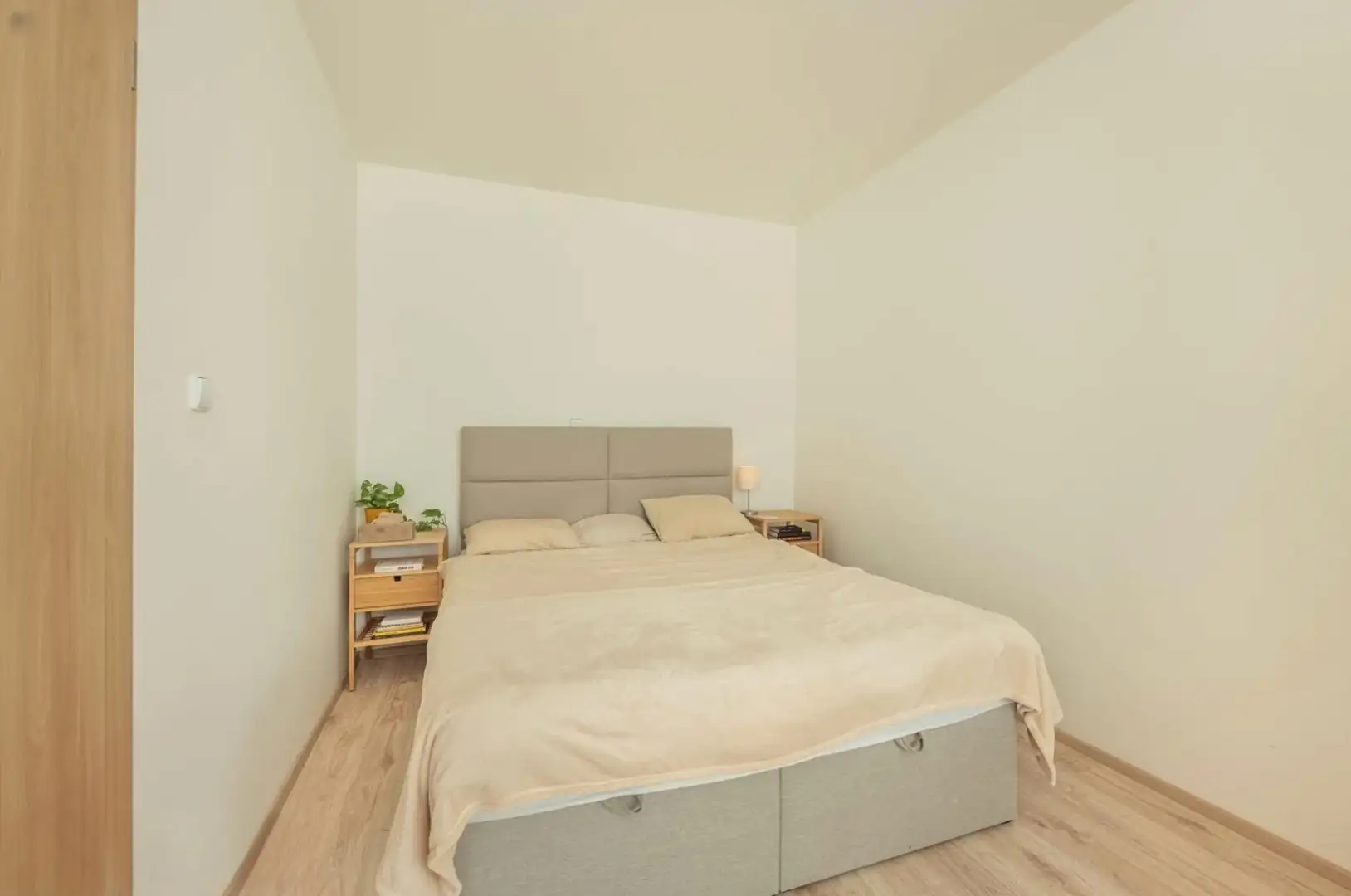 Prodej bytu 2+kk o výměře 54m² - Praha - Dolní Měcholupy