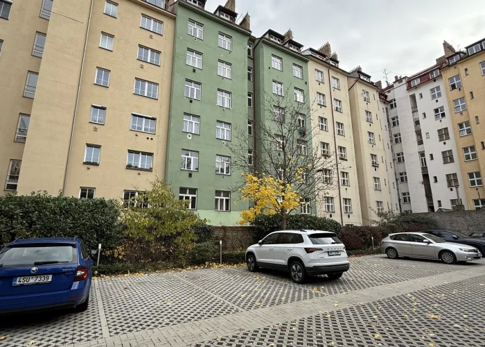 Pronájem parkovacího stání 13 m², Praha - Žižkov