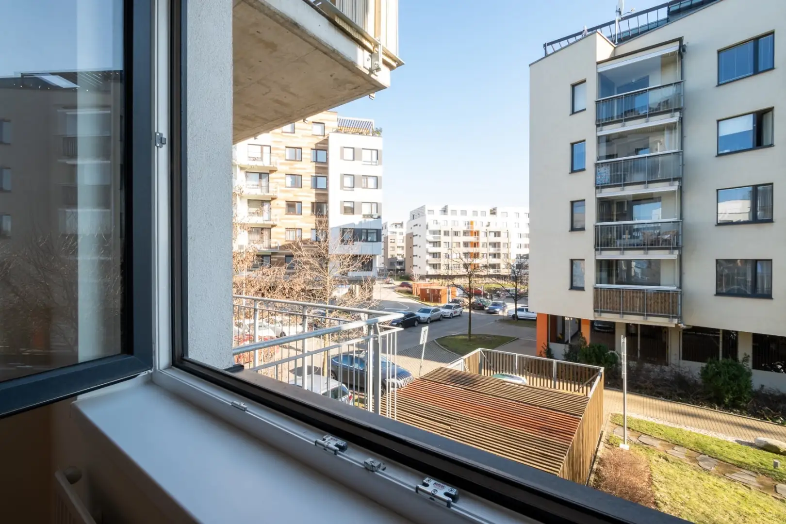 Pronájem bytu 2+kk/B/G, nezařízený, 55m², Praha 9 - Střížkov