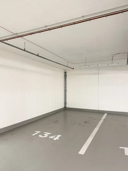 Pronájem garážového stání, 15 m² - Praha - Hloubětín