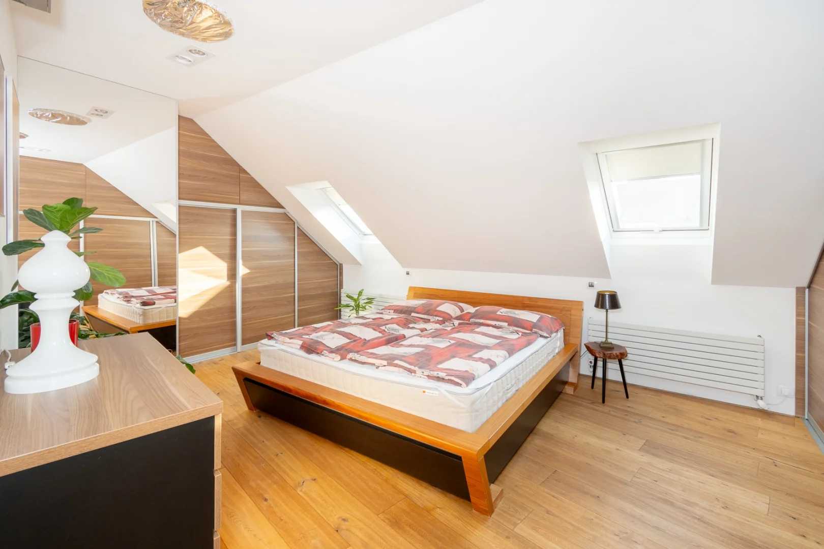 Pronájem krásného bytu s terasou a výhledem na Žižkovskou věž - 3+kk, 95 m² - Praha - Žižkov