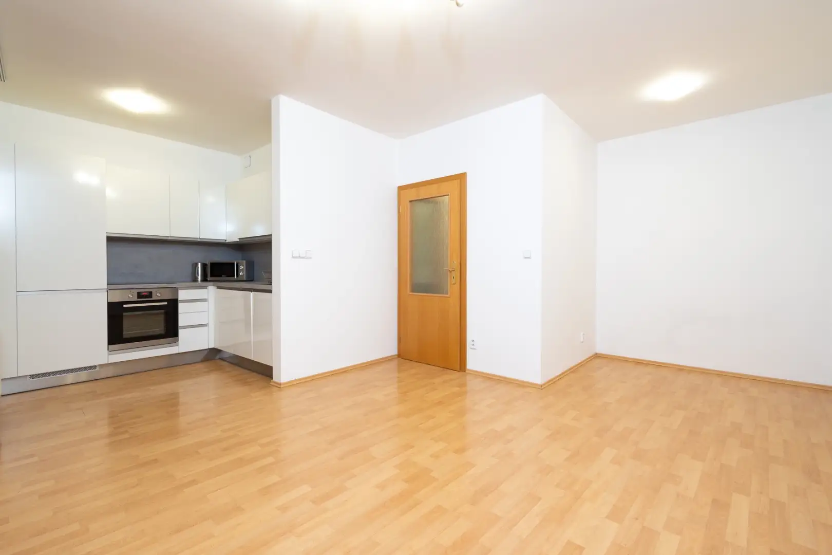 Pronájem bytu 1+kk 30m² - Praha - Malešice