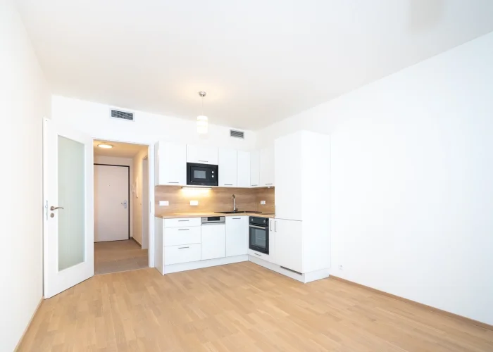 Pronájem bytu 1+kk 32 m², ulice Smržových 1035/12, Praha - Vysočany