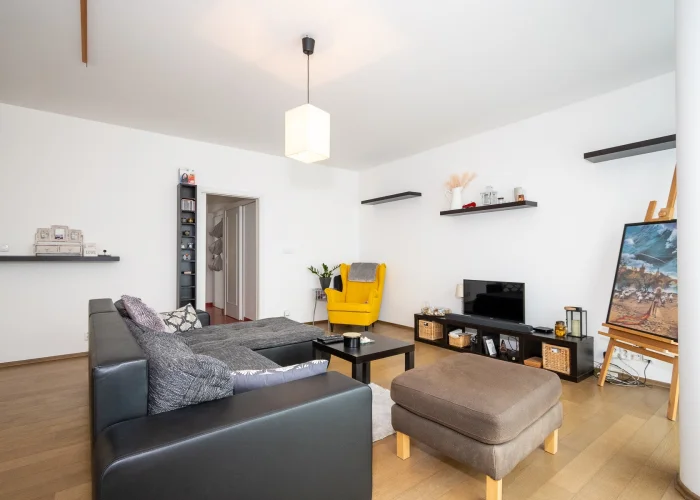 Pronájem zařízeného bytu 2+kk,  60m² s balkonem, Praha - Prosek