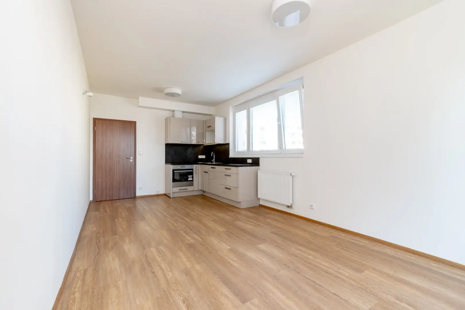 Pronájem bytu 2+kk/B/G, nezařízený, 55m², Praha 9 - Střížkov