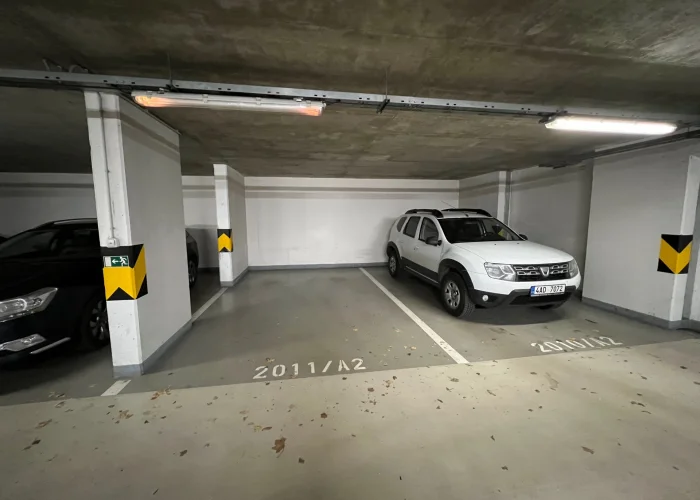 Pronájem podzemního garážového stání Praha Vysočany