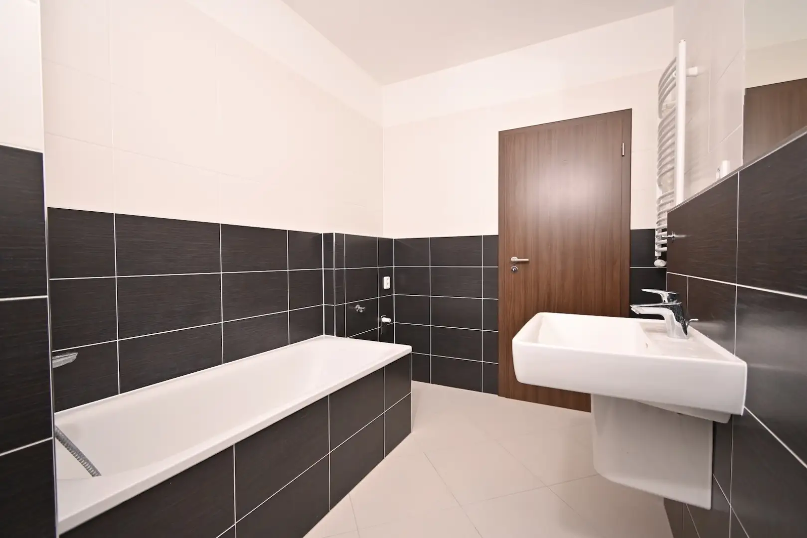 Pronájem bytu 2+kk/B, novostavba, nezařízený, Praha 9 - Střížkov