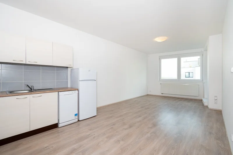 Pronájem bytu 2+kk s balkónem, ulice Honzíkova 635/6, Praha - Dolní Měcholupy