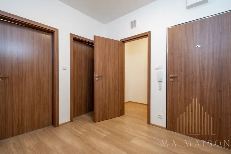 Pronájem bytu 2+kk/B/G, nezařízený, 55m², Praha 9 - Střížkov
