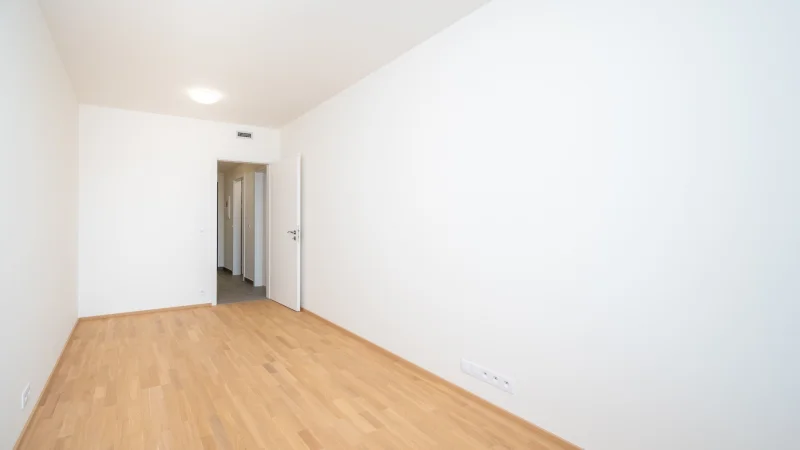 Pronájem bytu 2+kk s balkónem, ulice Smržových 1035/10, Praha - Vysočany