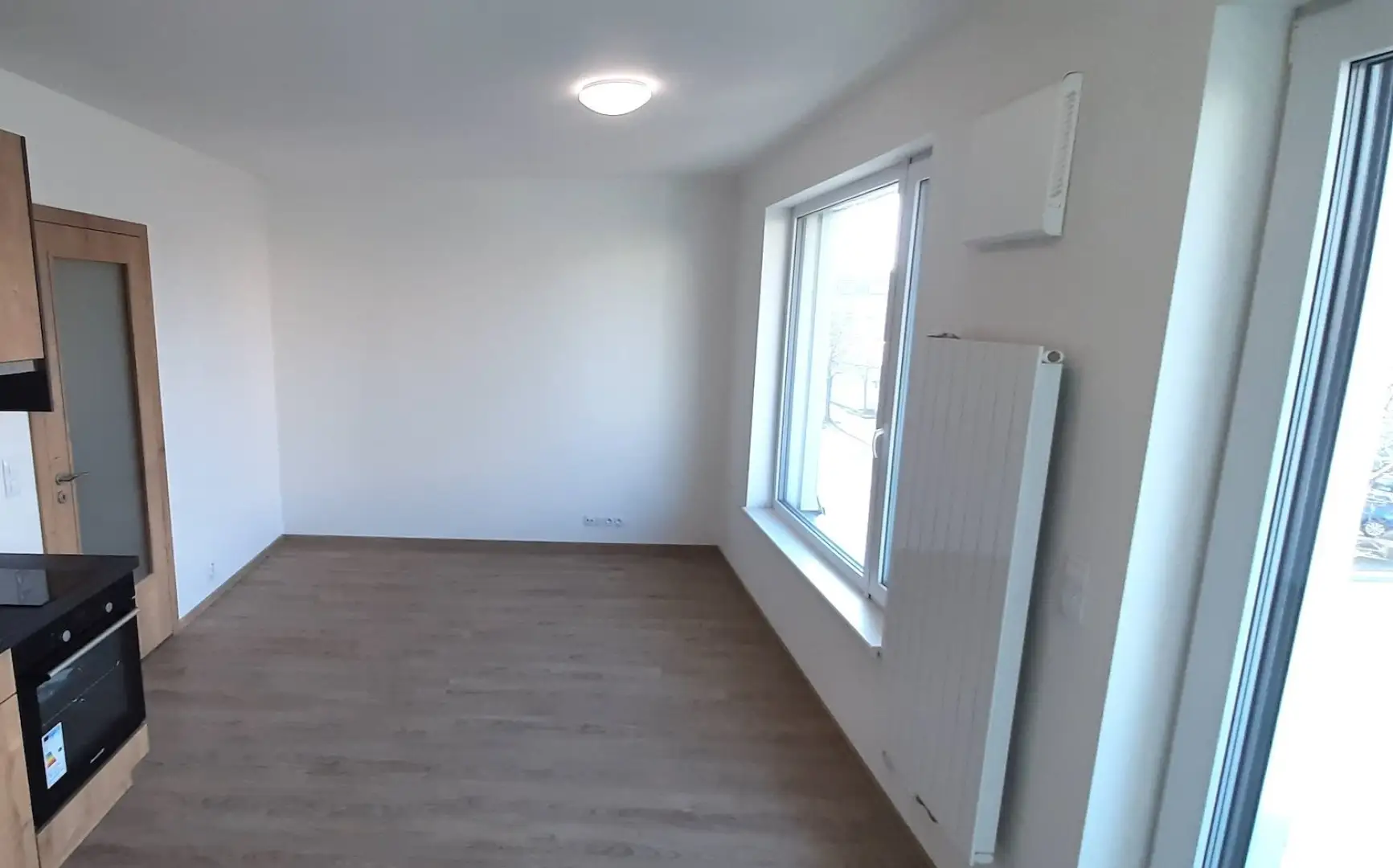 Pronájem moderního bytu 1+kk, 33 m2 + balkon,  Praha 7 - Holešovice