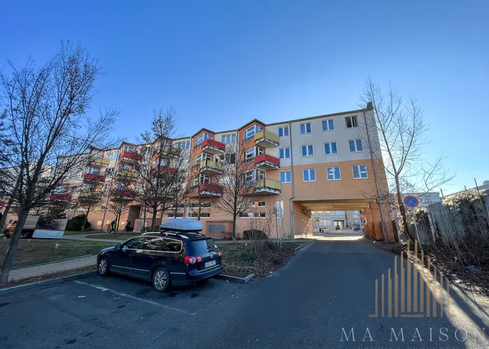 Pronájem bytu 1+kk s prostornou lodžií, ulice Poděbradská 777/9, Praha - Vysočany