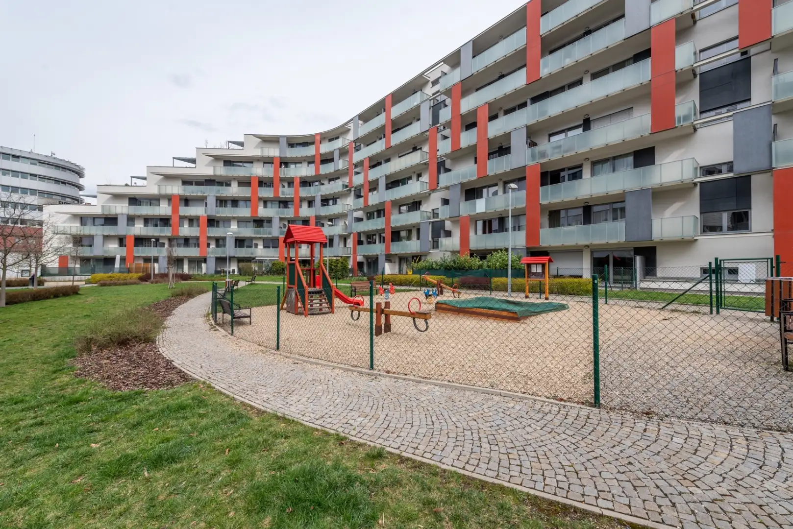 Pronájem bytu 1+kk, 43m2, ulice Vojenova 2481/9, Praha - Libeň