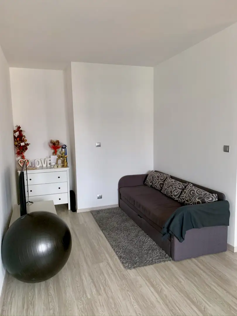 Pronájem Bytu 2+kk, 50m2, ulice Makedonská, Praha 9