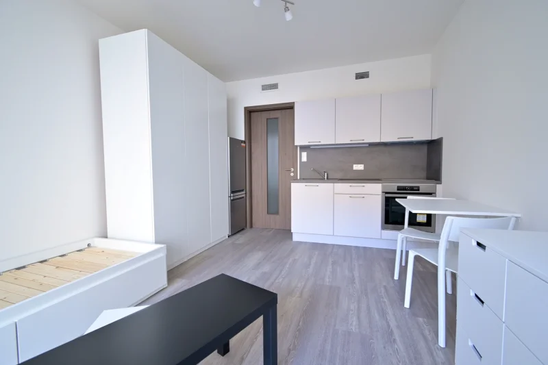 Pronájem bytu 1+kk o výměře 33 m² s lodžií v lokalitě Praha - Košíře