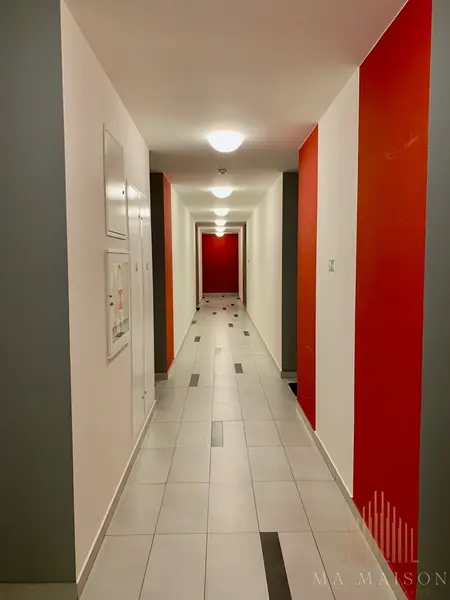 Pronájem bytu 2+kk s balkonem a garáží, ul. Pod Harfou, Praha - Vysočany