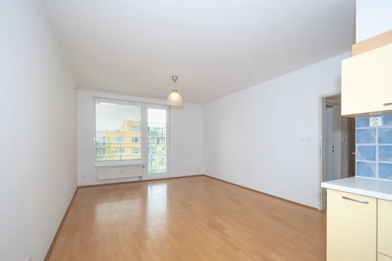 Pronájem bytu 2+kk s balkónem, ulice Hnězdenská 767/4a, Praha - Troja